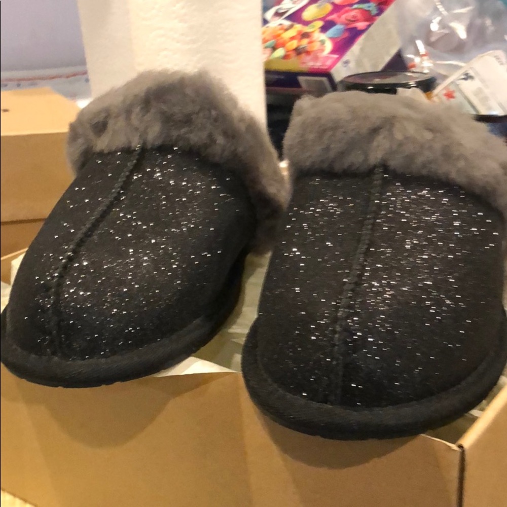 Ugg Scuffette II black sparkle w/gold new